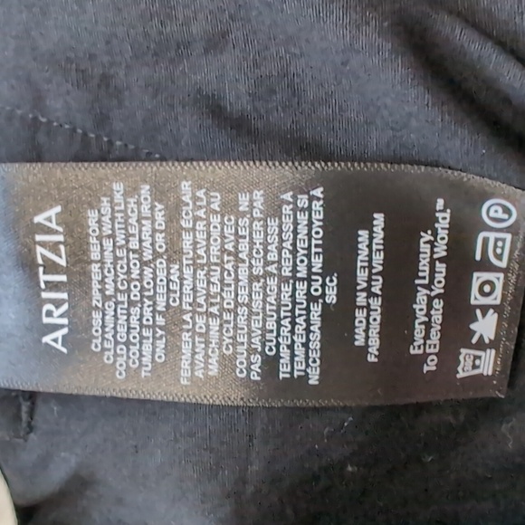 Aritzia Black Women's Shorts - Picture 8 of 9